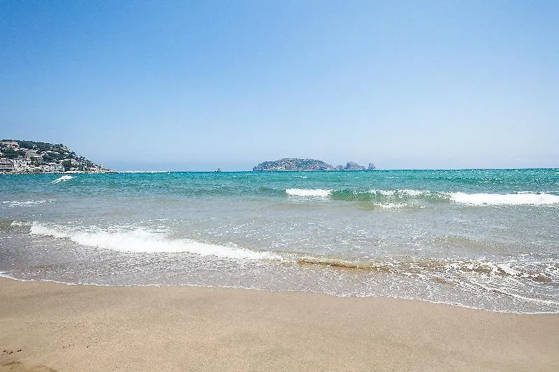 Apartamentos Salles Beach L'Estartit 3*,  Spain