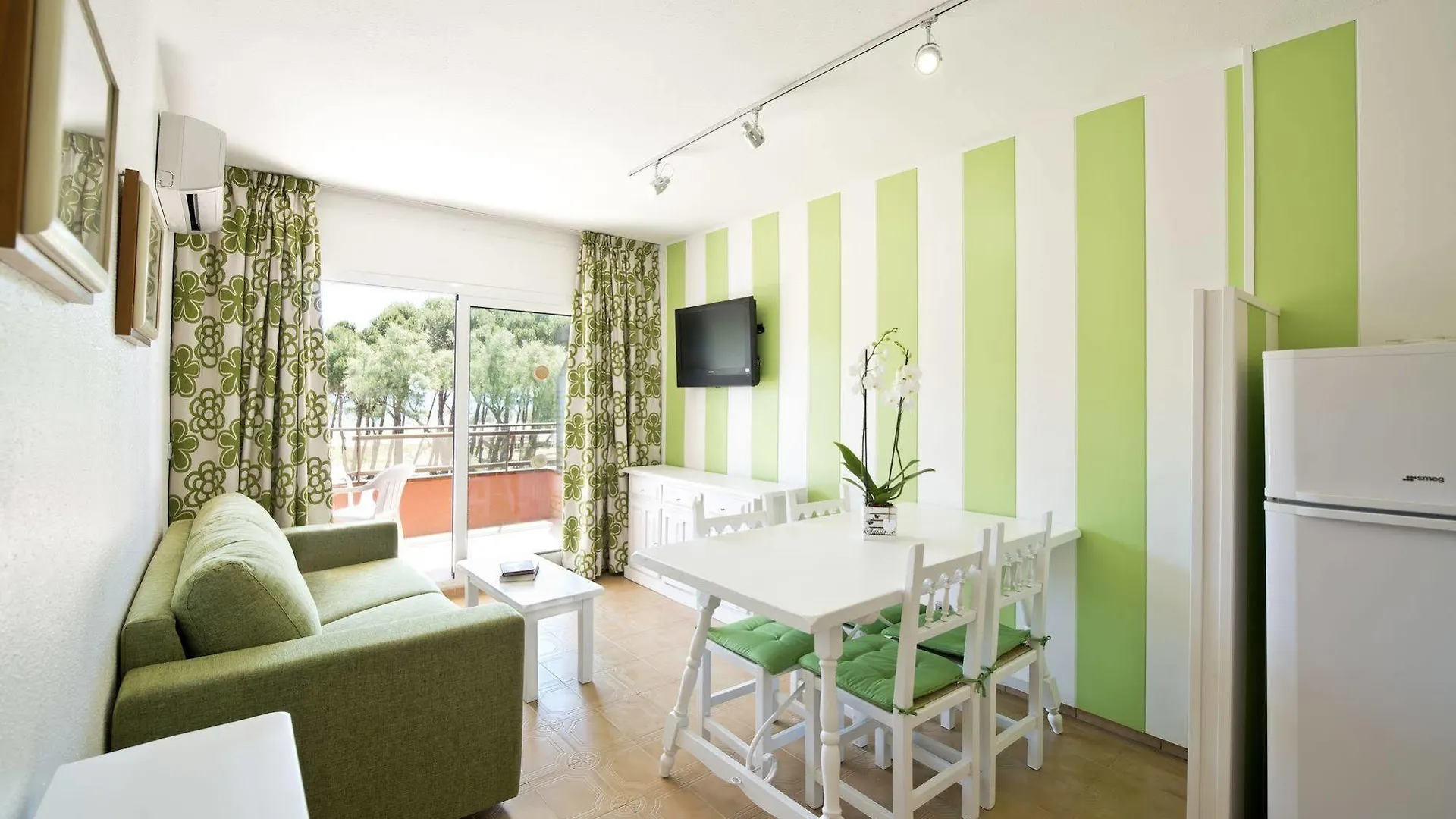 Apartamentos Salles Beach L'Estartit 3*,